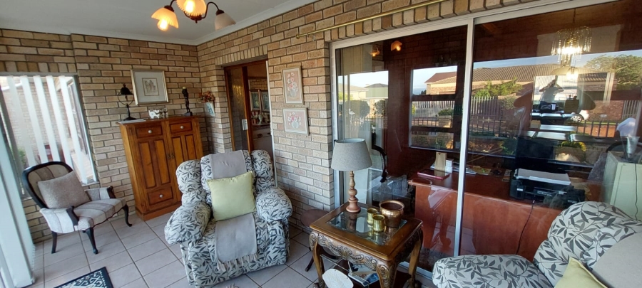 5 Bedroom Property for Sale in Wavecrest Eastern Cape
